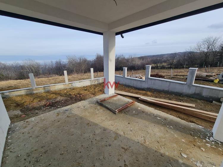 Casă individuală cu 4 camere cu Teren 500 Mp în Bucium