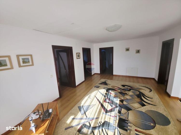 Casă cu 4 camere în Izvoare