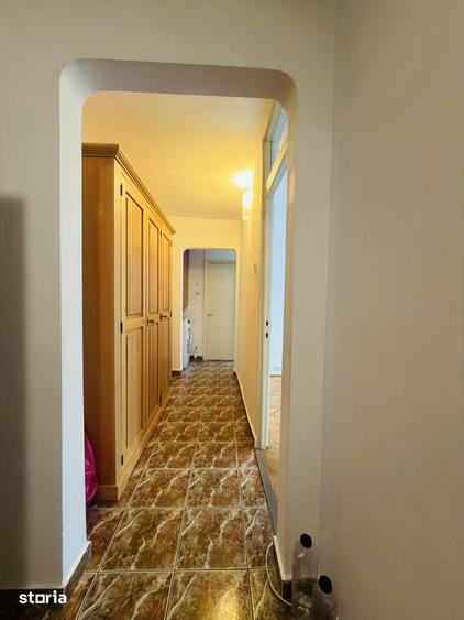 Apartament cu 3 camere decomandat, mobilat în Soarelui