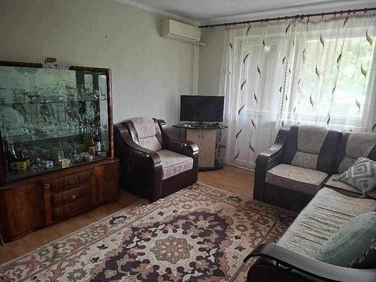 Apartament cu 4 camere nedecomandat în Hipodrom