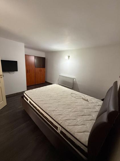 Apartament cu 3 camere decomandat în Colonia Bod