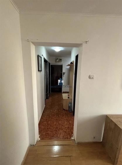 Apartament cu 3 camere semidecomandat în Apărătorii Patriei