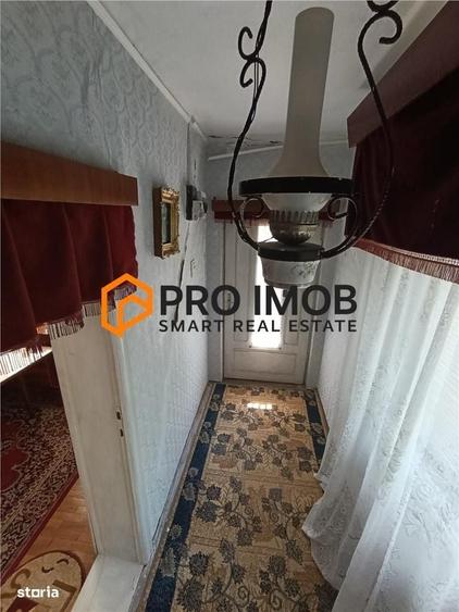 Casă cu 4 camere nedecomandat în Central