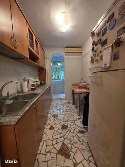 Apartament cu 3 camere decomandat în Drumul Taberei