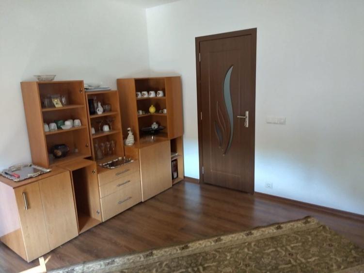Casă cu 3 camere în Teiu