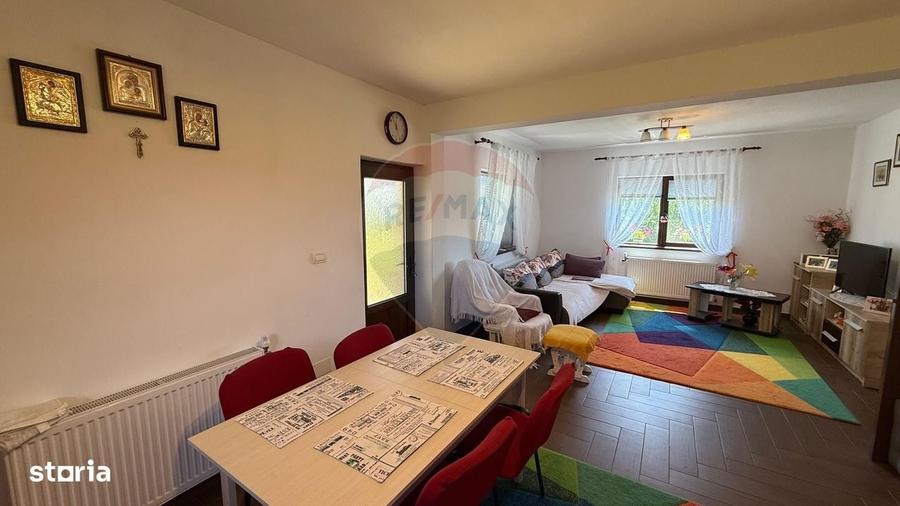 Casă cu 3 camere în Mărăști