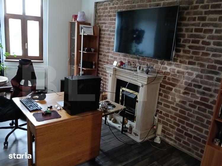 Casă cu 10 camere cu Teren 580 Mp în Central