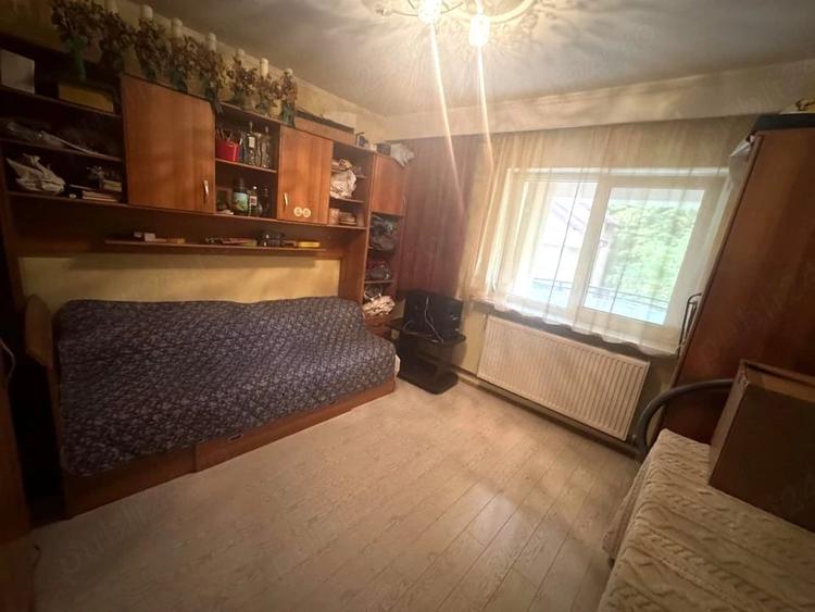 Apartament cu 3 camere decomandat în Frații Golești