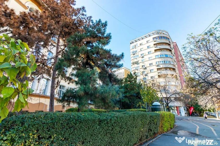 Apartament cu 3 camere decomandat în Obor