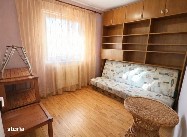 Apartament cu 4 camere decomandat în Răcădău