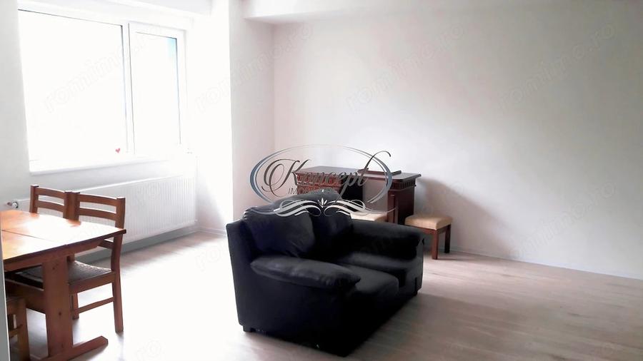 Apartament cu 3 camere semidecomandat, mobilat în Sopor
