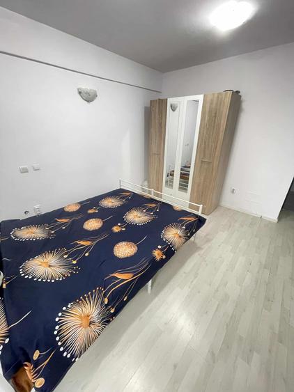 Apartament cu 2 camere semidecomandat, mobilat în Valea Adâncă