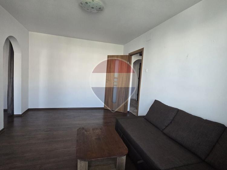 Apartament cu 2 camere semidecomandat, mobilat în Progresul