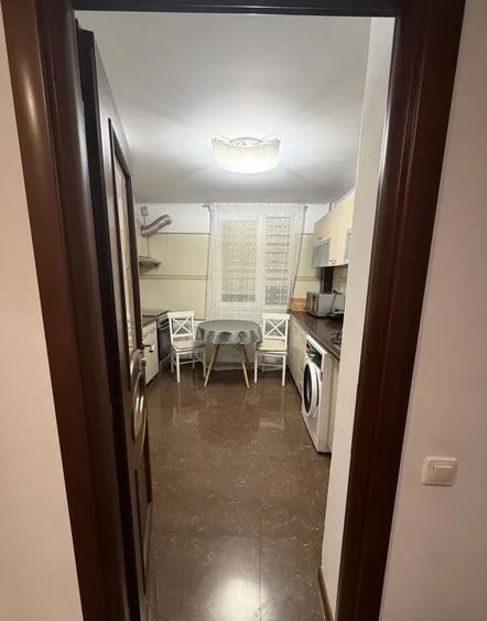 Apartament cu 3 camere decomandat, mobilat în Drumul Taberei