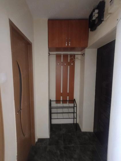 Garsonieră decomandată în Baza 3