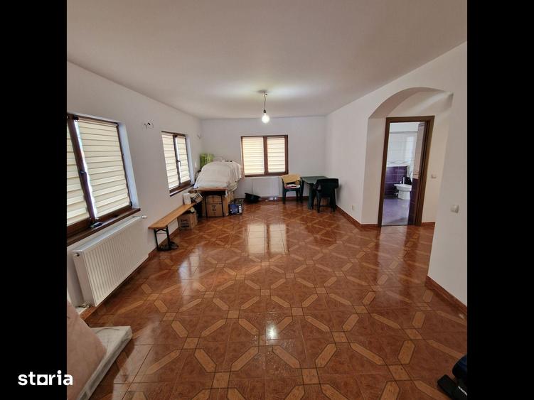 Casă cu 6 camere cu Teren 2676 Mp în Central