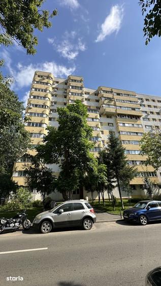 Apartament cu 4 camere semidecomandat în Colentina