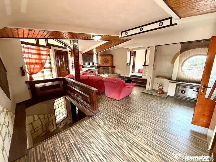 Casă cu 4 camere cu Teren 500 Mp în Central