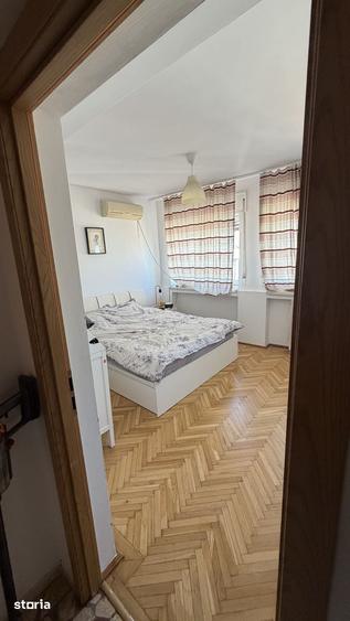 Apartament cu 4 camere decomandat în Victoriei