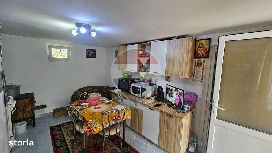 Casă cu 3 camere în Dochia