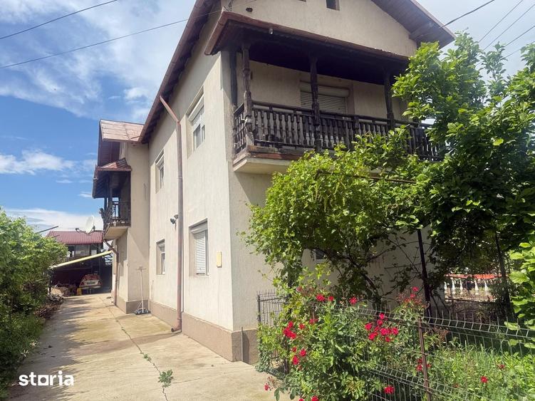 Casă cu 6 camere cu Teren 3500 Mp în Ulmi