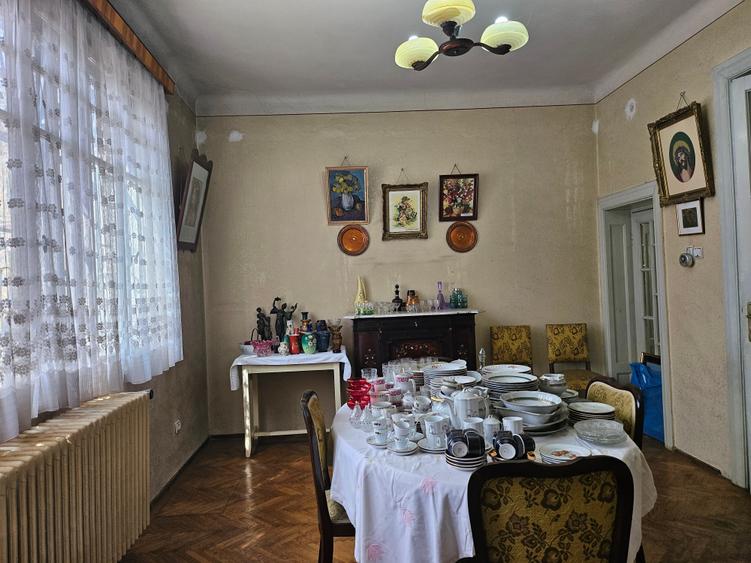 Apartament cu 3 camere semidecomandat în Știrbei Vodă