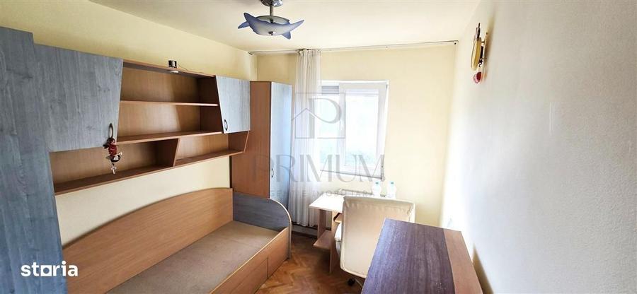 Apartament cu 4 camere semidecomandat, mobilat în Dacia