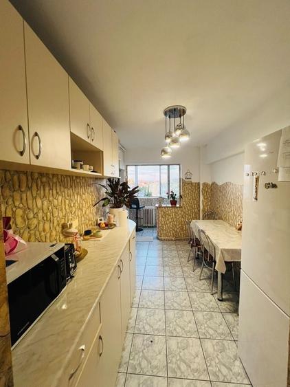 Apartament cu 2 camere decomandat în Tractorul