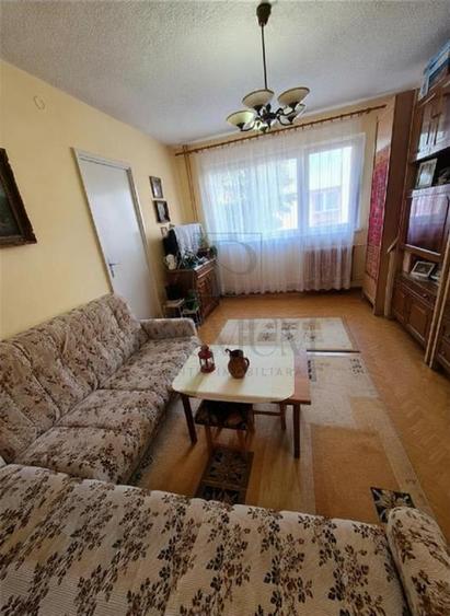 Apartament cu 3 camere semidecomandat în Dacia
