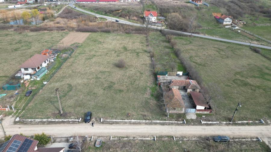 Teren de 1776 mp, în Alparea
