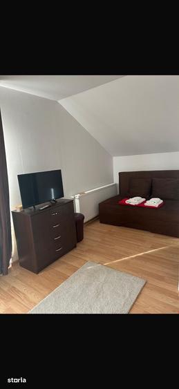 Casă cu 10 camere cu Teren 1232 Mp în Central