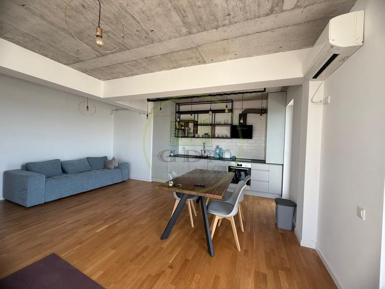 Apartament cu 3 camere, mobilat în Craiovița Nouă