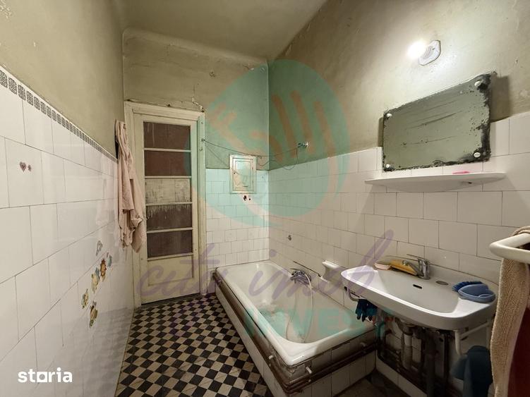Casă cu 4 camere decomandat cu Teren 200 Mp în Universitate