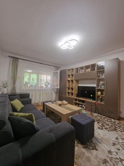 Apartament cu 3 camere semidecomandat, mobilat în Florilor