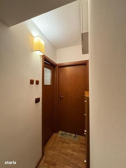 Apartament cu 4 camere decomandat în Rovine