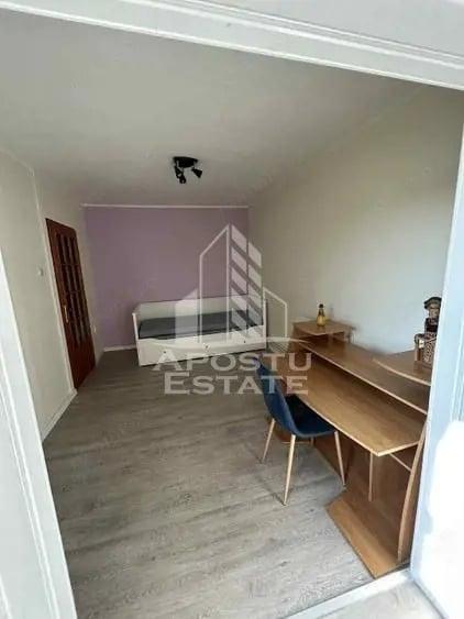 Apartament cu 3 camere semidecomandat în Complex Studențesc