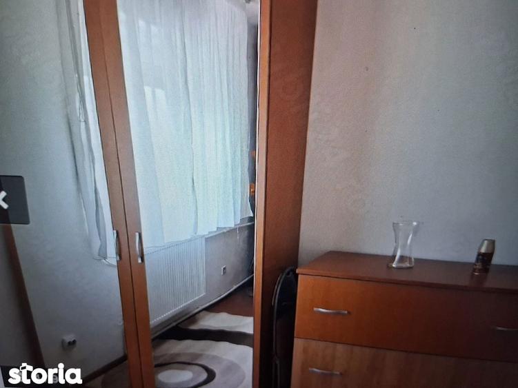 Garsonieră decomandată în Tei