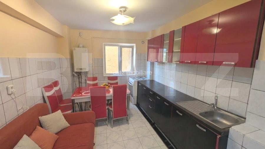 Apartament cu 2 camere, decomandat, 55 mp, 2 bai, zona Cetate