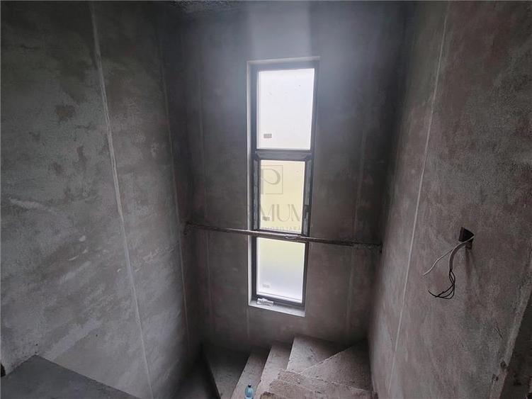 Duplex cu 5 camere cu Canalizare în Moșnița Nouă