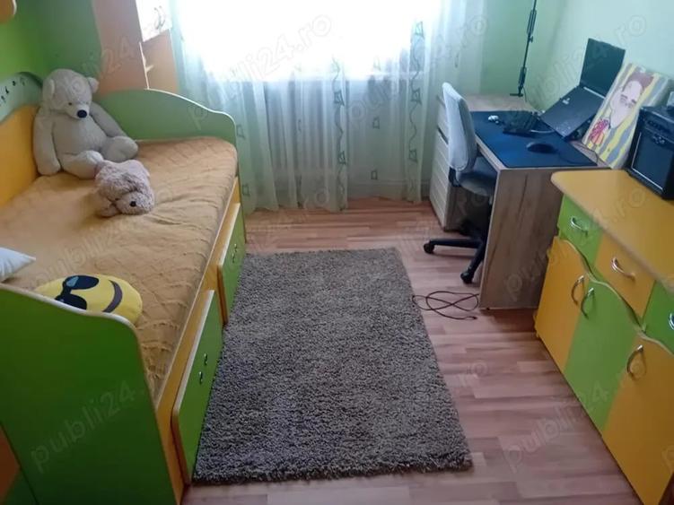 Apartament cu 3 camere decomandat în Precista