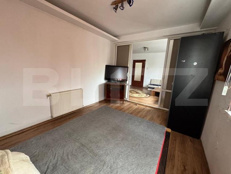 Apartament cu 3 camere semidecomandat, mobilat în Ultracentral