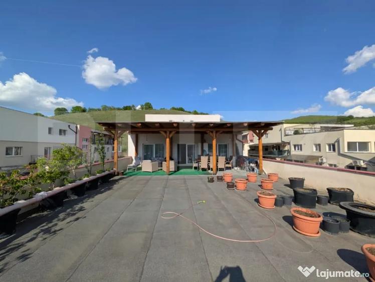 Apartament cu 4 camere semidecomandat în Florești