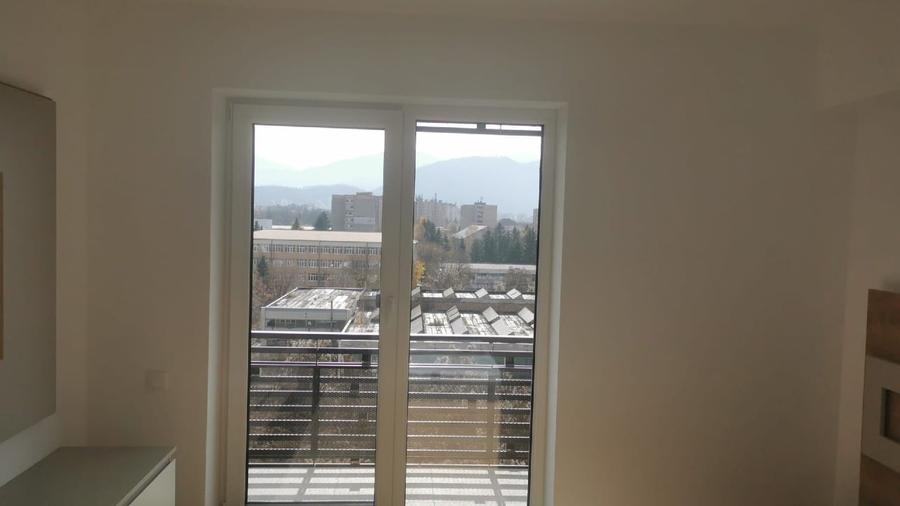 Apartament cu 3 camere decomandat, mobilat în Tractorul