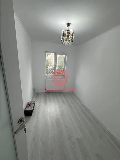 Apartament 3 camere, Semidecomandat, Zona Tomis Nord - 7