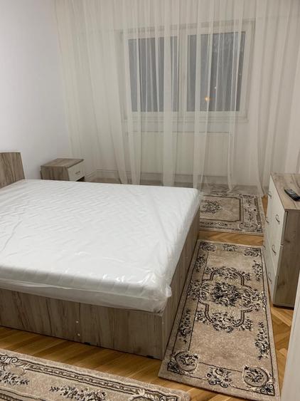 Apartament cu 3 camere decomandat în Griviței