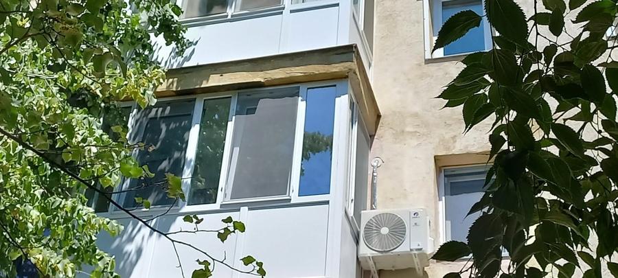 Apartament cu 3 camere semidecomandat în Tomis Nord