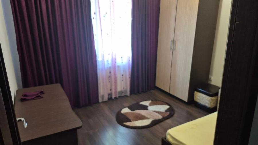 Apartament cu 3 camere decomandat în Precista