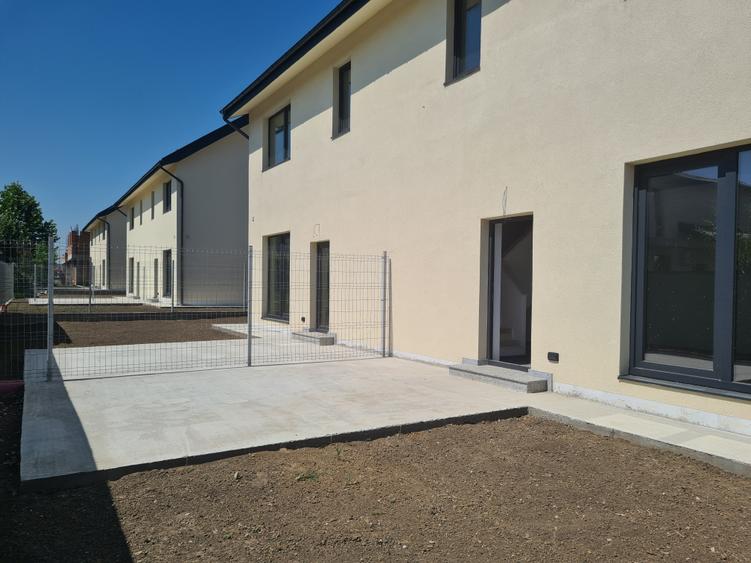 Duplex cu 4 camere cu Teren 230 Mp în Odăi