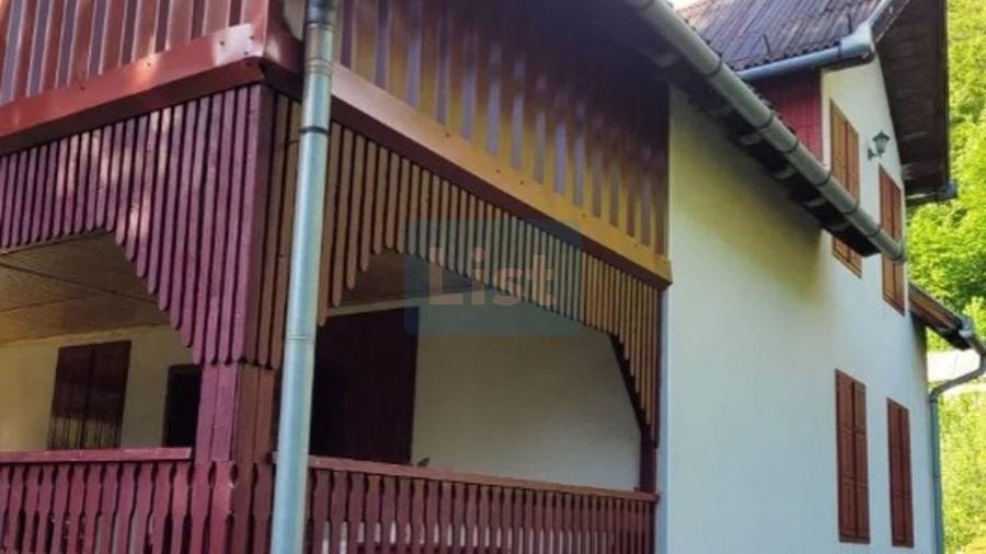Casă cu 5 camere cu Teren 2000 Mp în Răstolița