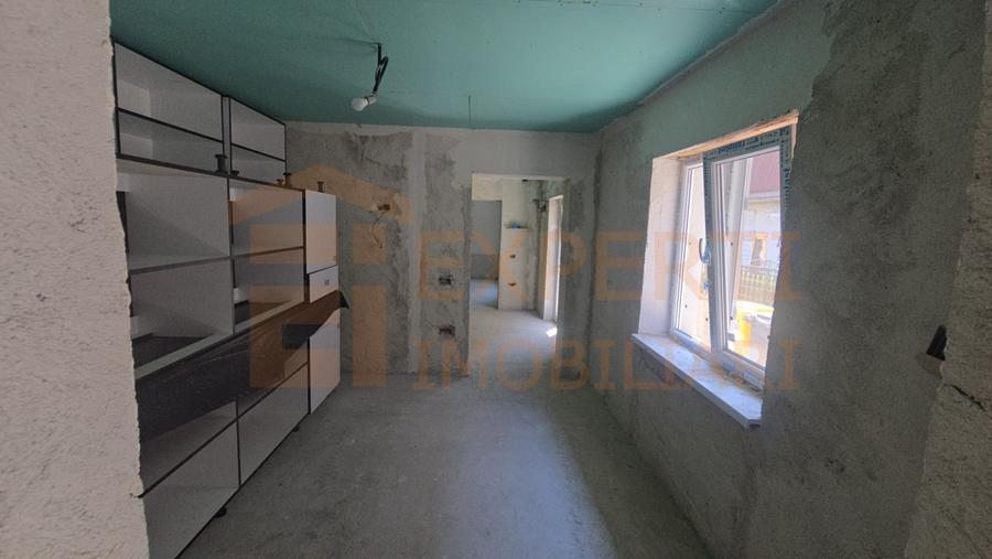 Casă individuală cu 5 camere cu Canalizare în Faleza Nord